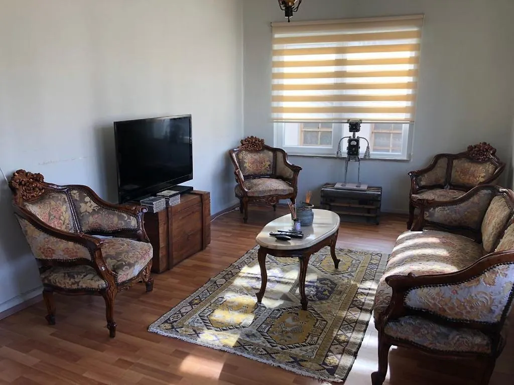 Antalya Kaleici Muhtesem Konum Genis Balkonlu Mutfakli Daire