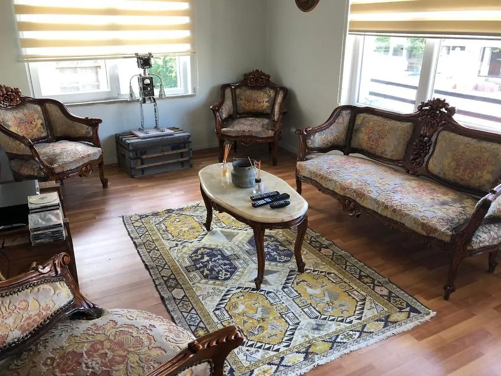 Antalya Kaleici Muhtesem Konum Genis Balkonlu Mutfakli Daire